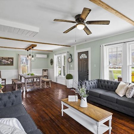 Charming 4 Bedroom Farmhouse With Large Backyard For Entertaining Mountain City ภายนอก รูปภาพ