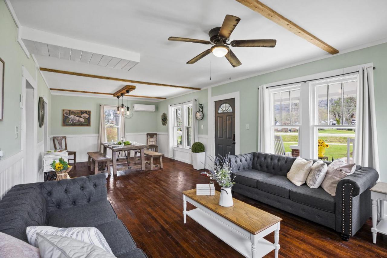 Charming 4 Bedroom Farmhouse With Large Backyard For Entertaining Mountain City ภายนอก รูปภาพ